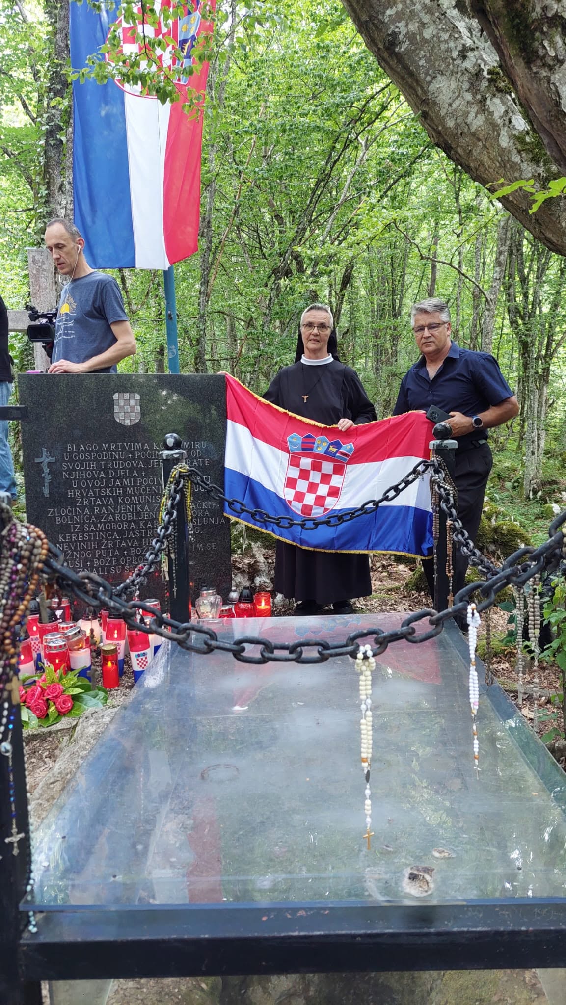 Svjetlo u tami koje se ne gasi: Počast žrtvama jame Jazovke